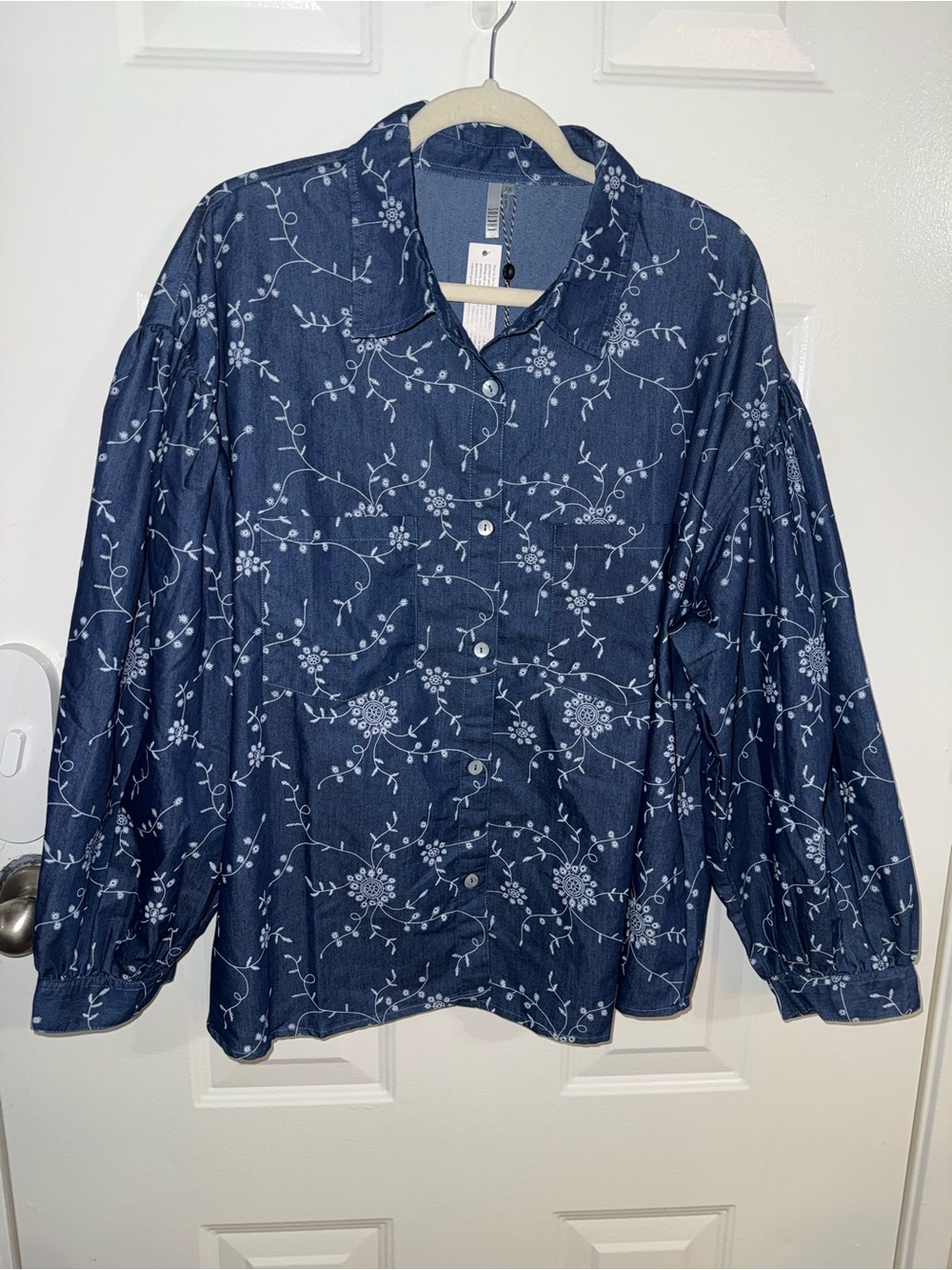 Kaktus Women’s 3X Blue Chambray Floral Button Down Shirt NWT Plus Size